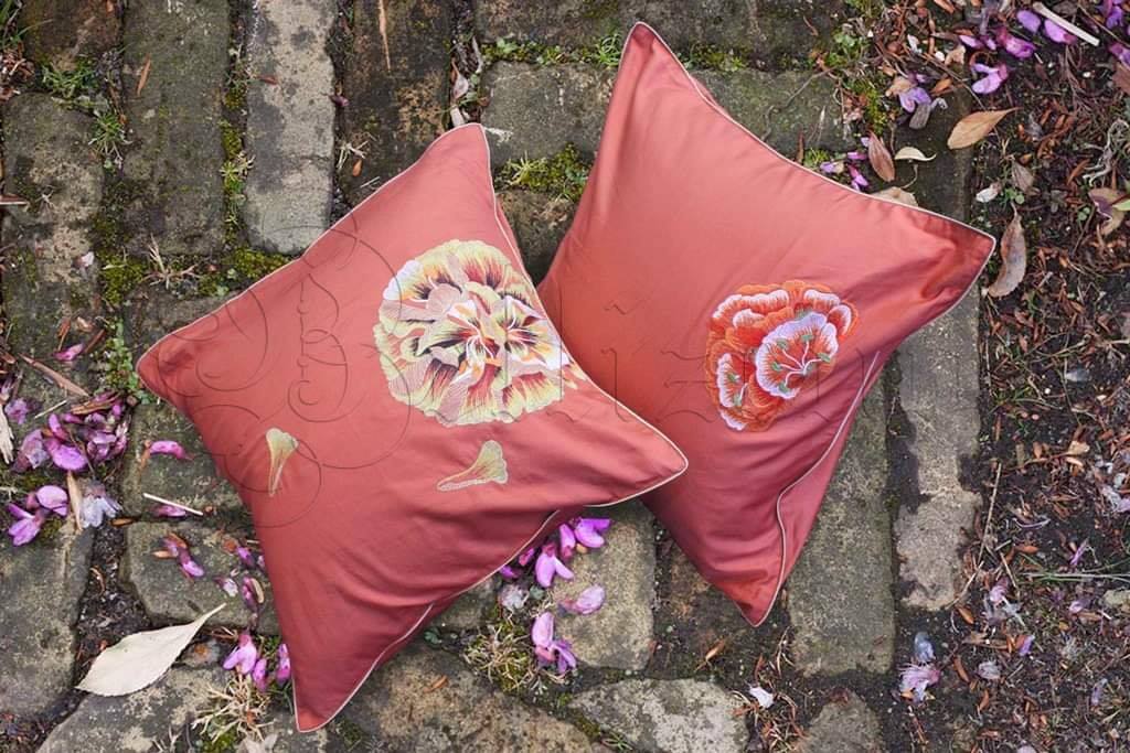 Long hoa vỏ gối sofa - bã trầu